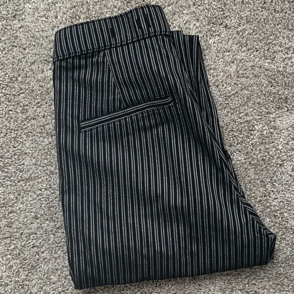 Hollister black and white pinstriped ultra high-rise skinny’s! - Picture 3 of 12
